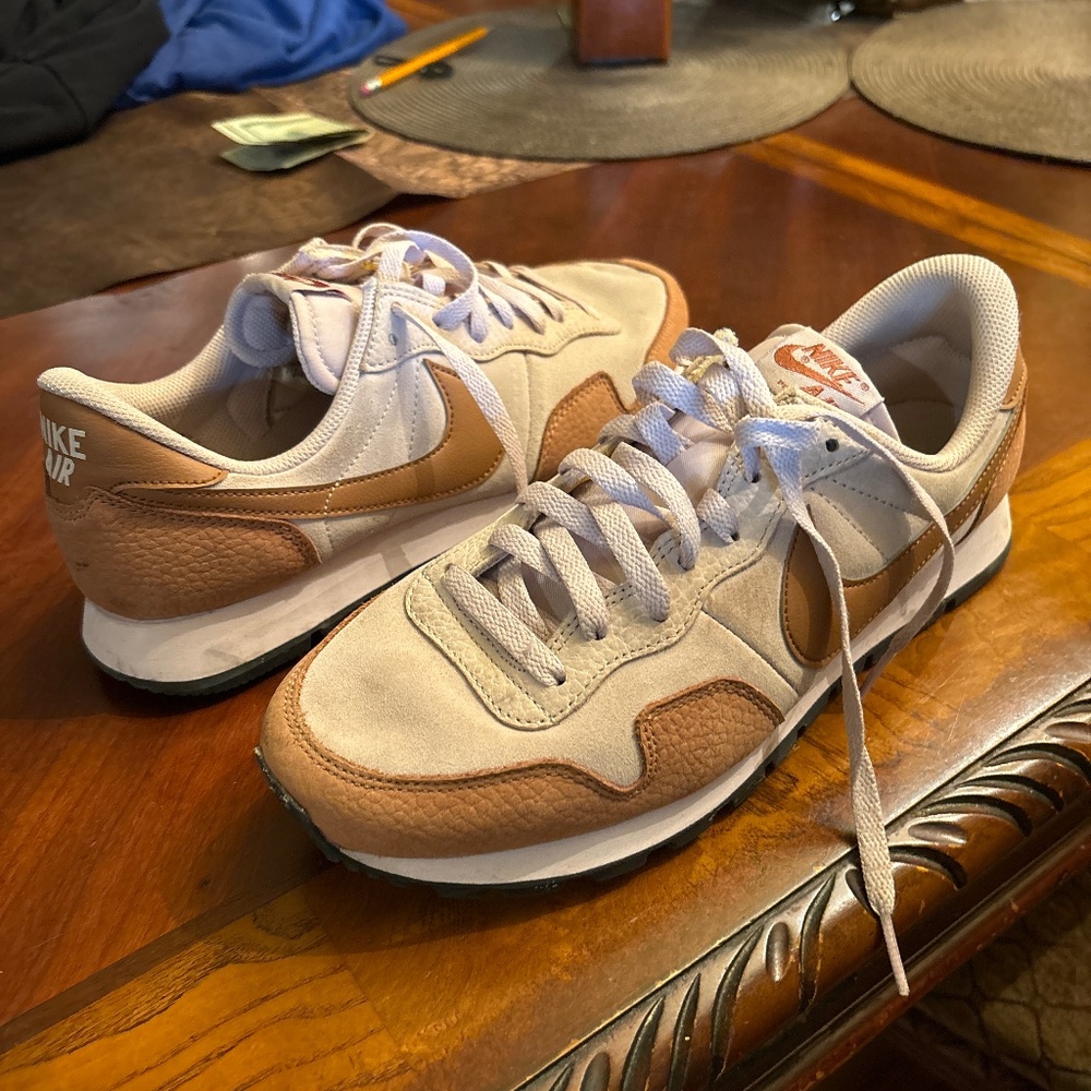 Shoe
